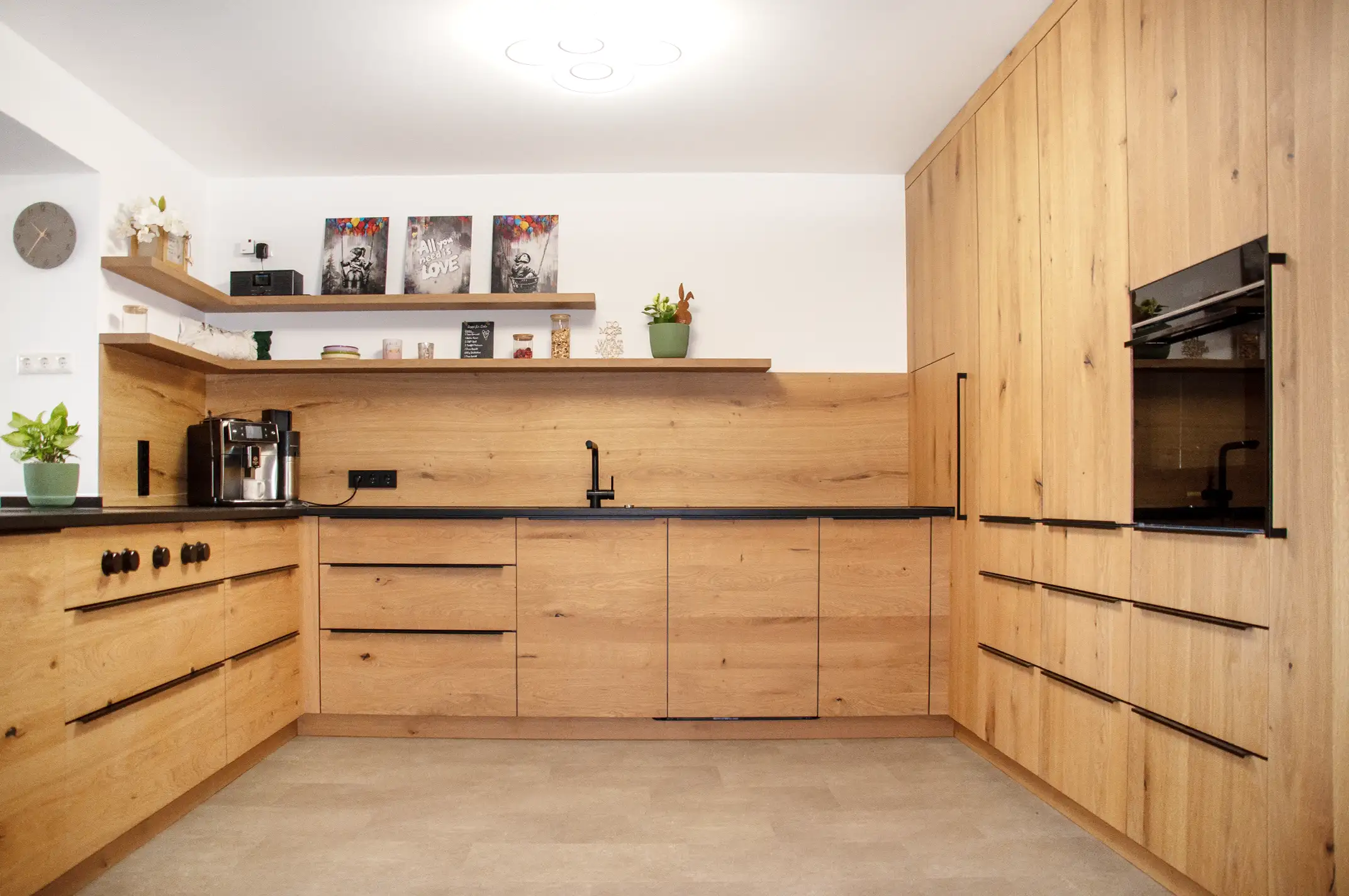 Edel-Beton-Front für Eichen-Küche