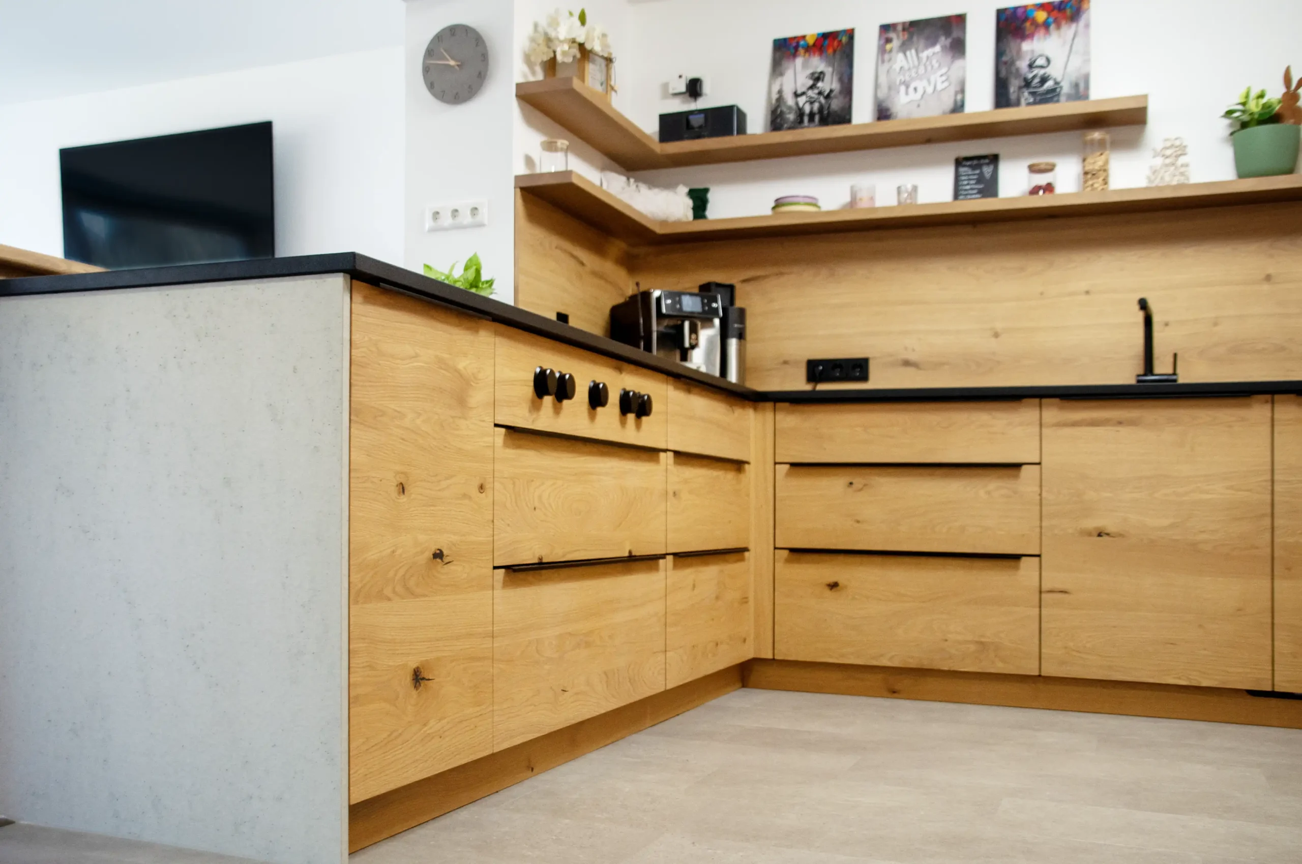 Edel-Beton-Front für Eichen-Küche